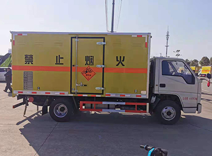 府谷爆破器材运输车技术升级与安全合规新趋势